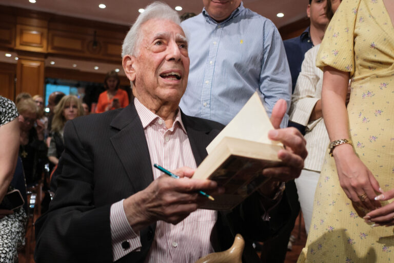 Mario Vargas Llosa (1936–2025): Um Nobel que escreveu contra a realidade
