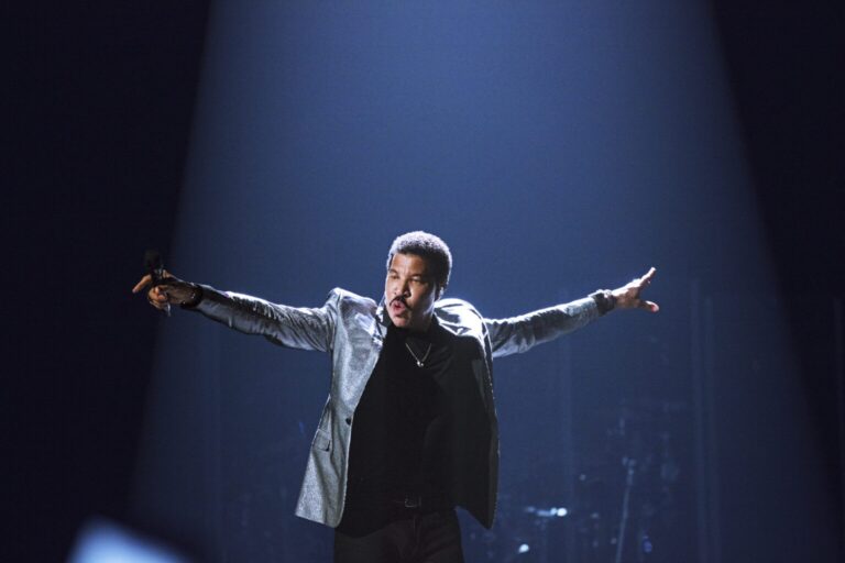 Lionel Richie: “Quero fazer parte da família. Apesar de não estar em casa, estou em casa das pessoas todos os dias com a música”