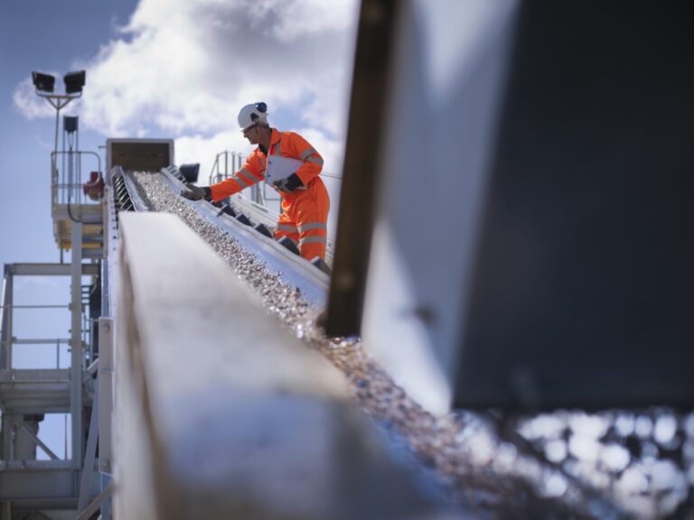 Mota-Engil celebra contrato de 614M€ ligado à exploração de ouro